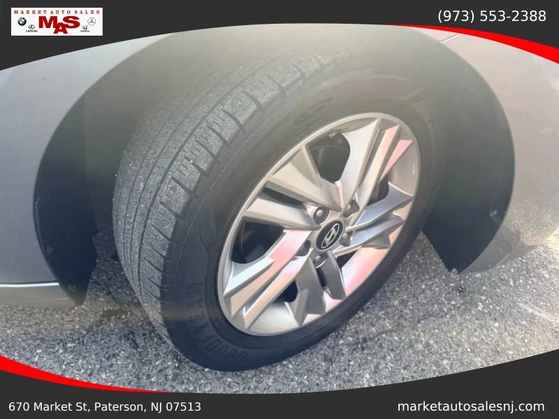 2019 Hyundai Elantra - Image 10 of 12