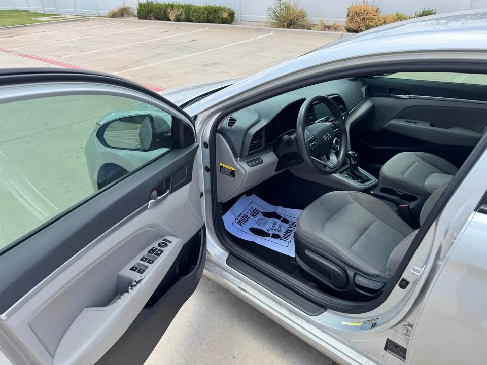 2019 Hyundai Elantra - Image 8 of 13