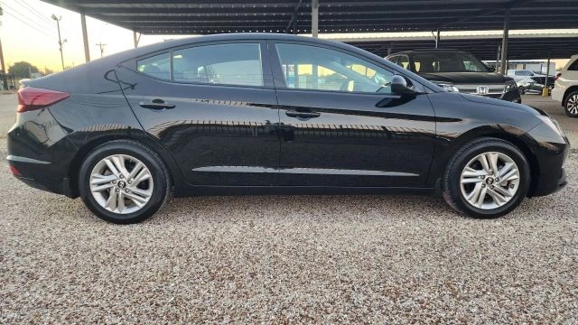 2019 Hyundai Elantra - Image 12 of 21