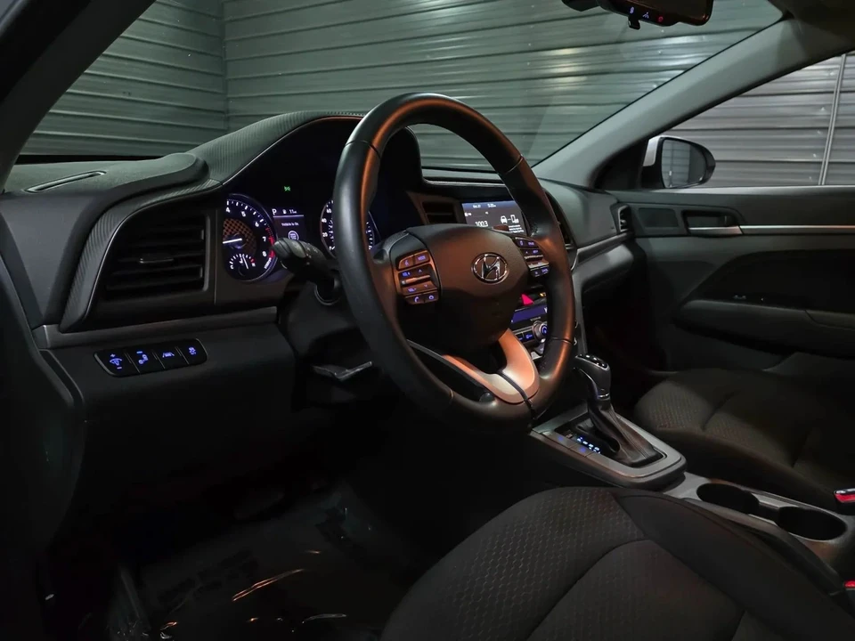 2019 Hyundai Elantra - Image 10 of 12