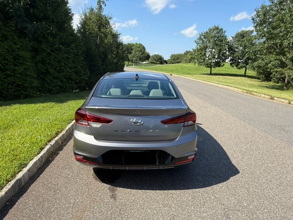 2019 Hyundai Elantra - Image 2 of 21