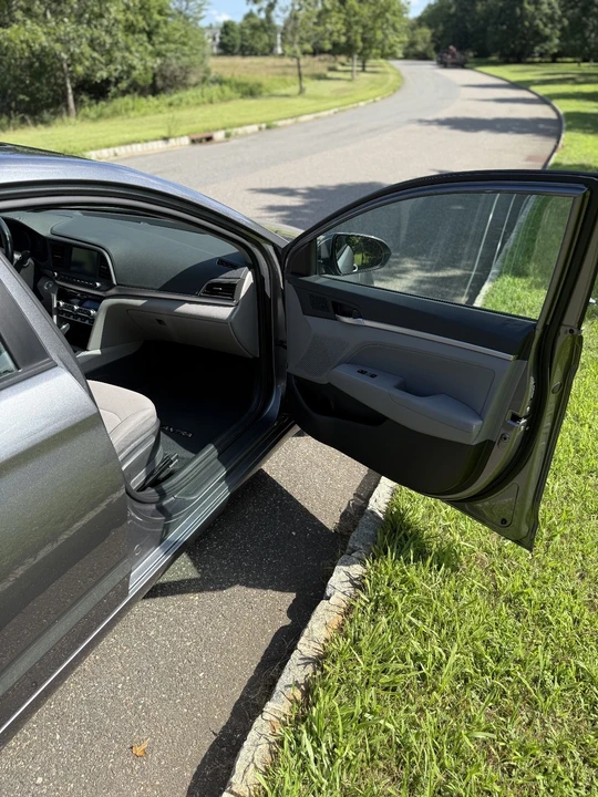 2019 Hyundai Elantra - Image 12 of 21