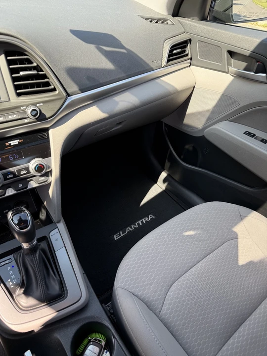 2019 Hyundai Elantra - Image 16 of 21