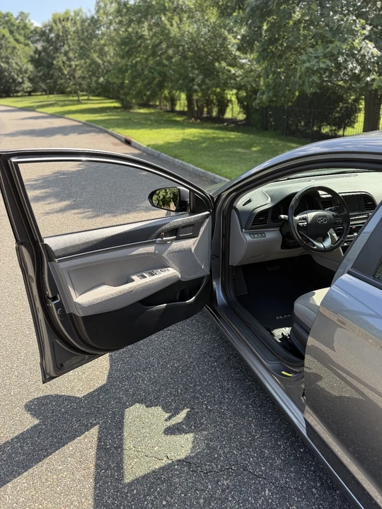 2019 Hyundai Elantra - Image 10 of 21