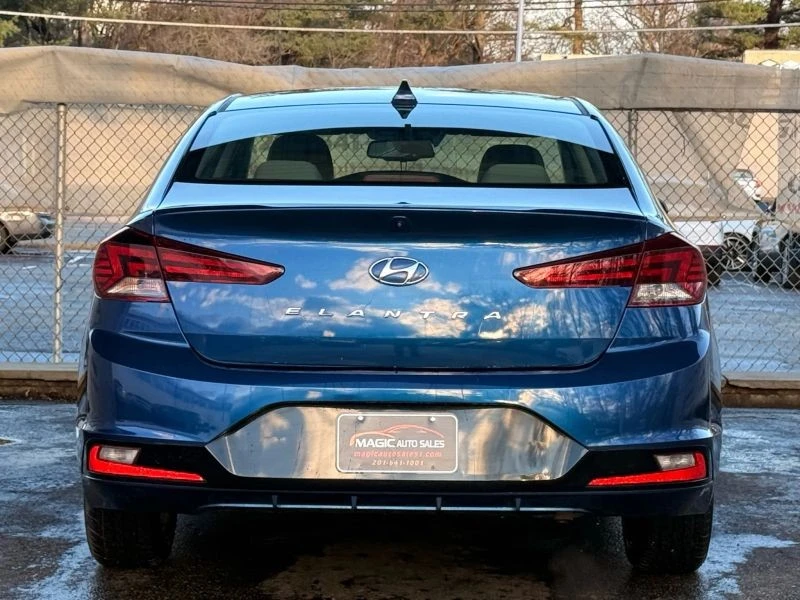 2019 Hyundai Elantra - Image 10 of 12