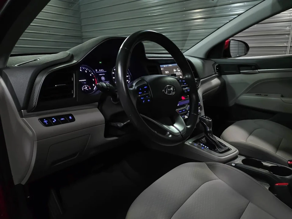 2019 Hyundai Elantra - Image 10 of 12
