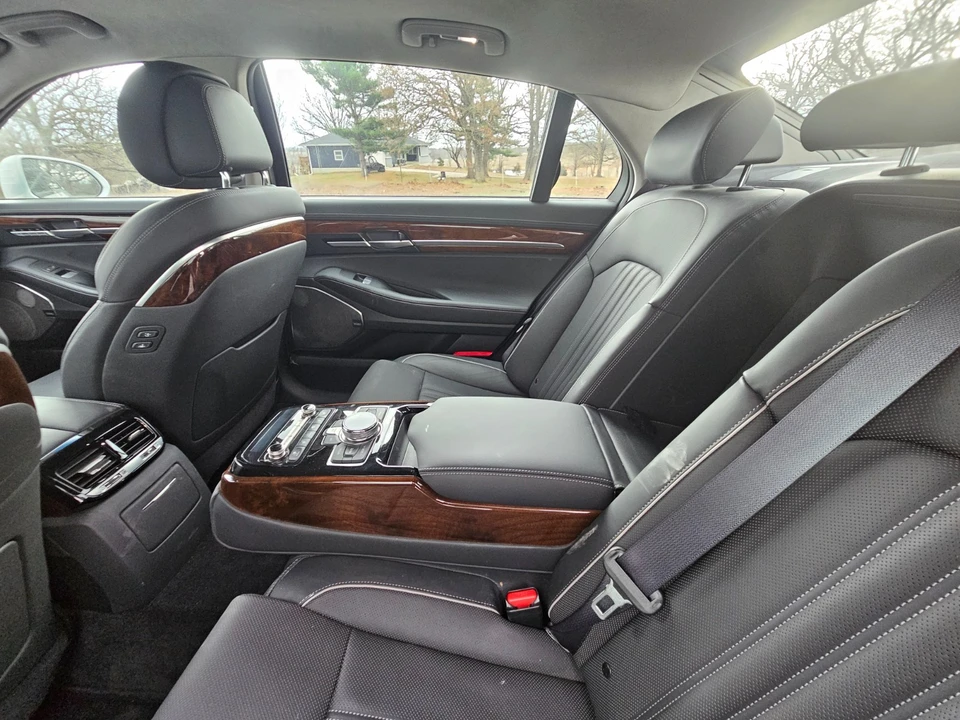 2019 Hyundai Genesis - Image 8 of 10