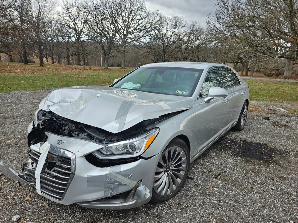 2019 Hyundai Genesis - Image 2 of 10