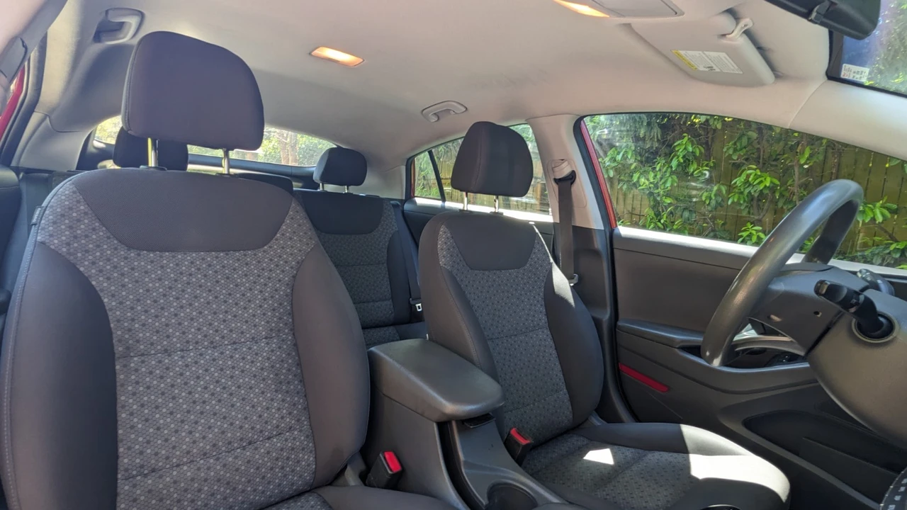 2019 Hyundai - Image 15 of 17
