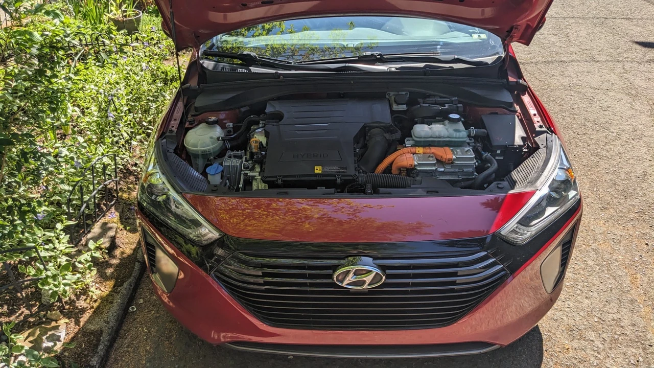 2019 Hyundai - Image 10 of 17