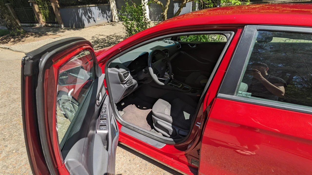 2019 Hyundai - Image 6 of 17