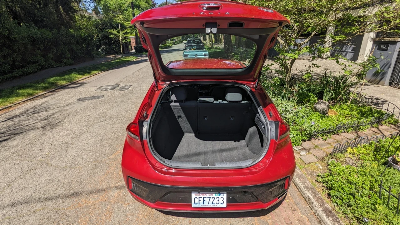 2019 Hyundai - Image 9 of 17
