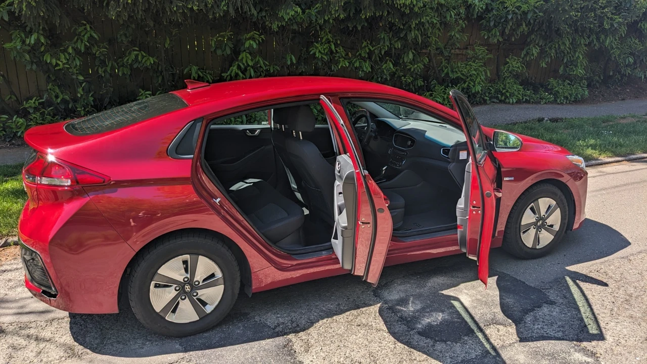 2019 Hyundai - Image 8 of 17