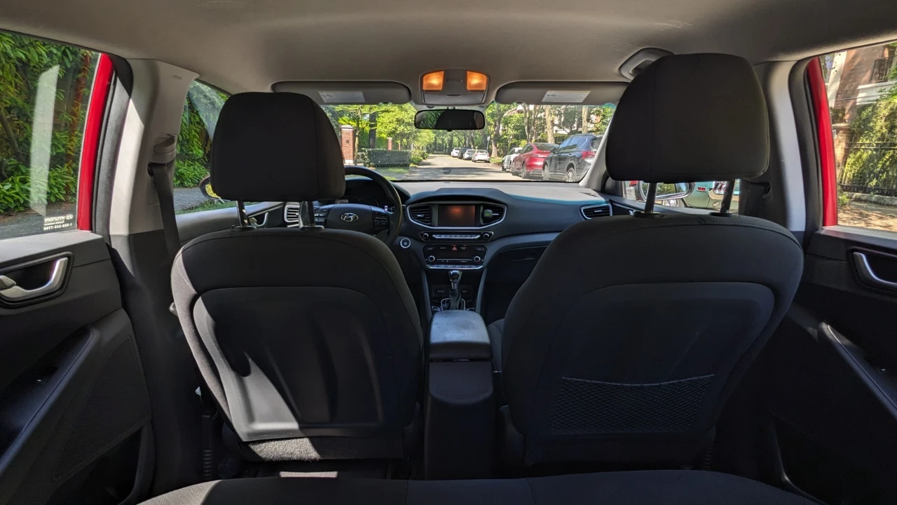 2019 Hyundai - Image 16 of 17