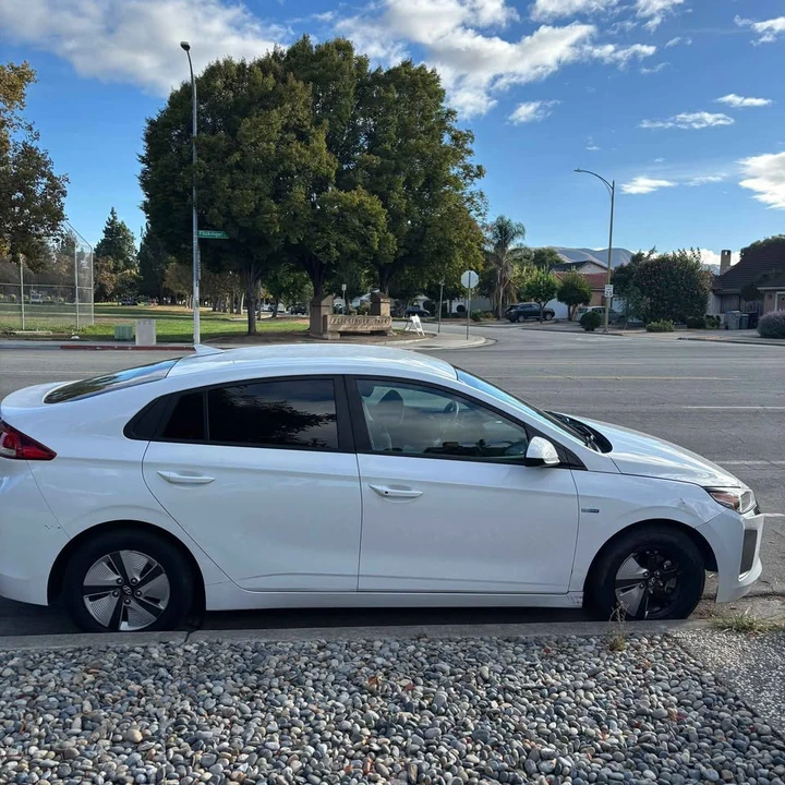2019 Hyundai Ioniq 5 - Image 4 of 4