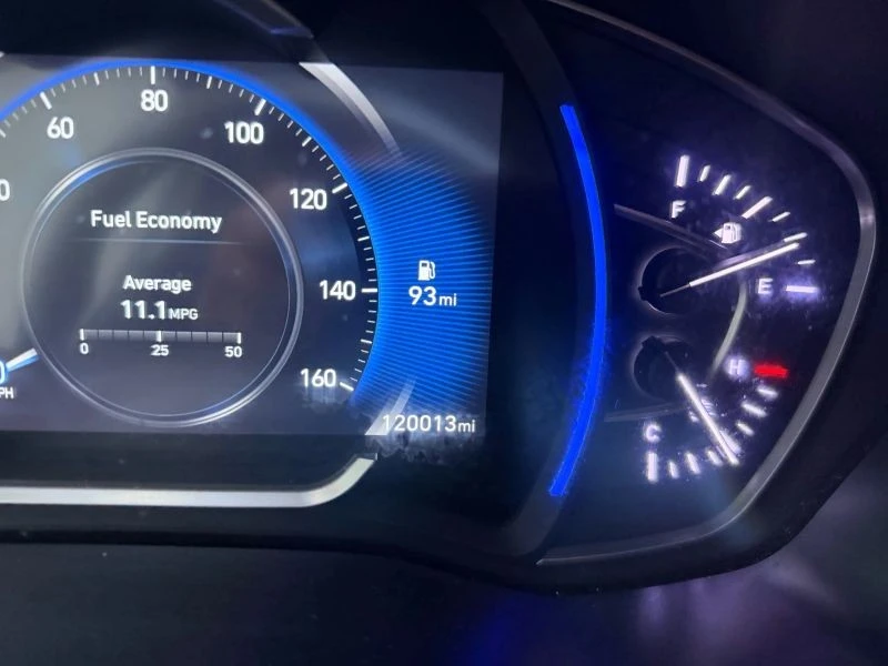 2019 Hyundai Santa Fe - Image 11 of 12