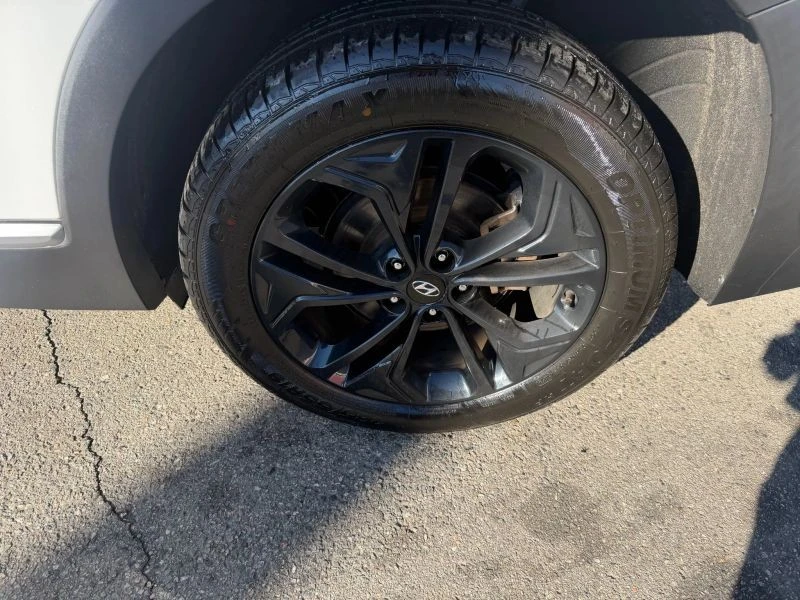 2019 Hyundai Santa Fe - Image 9 of 12