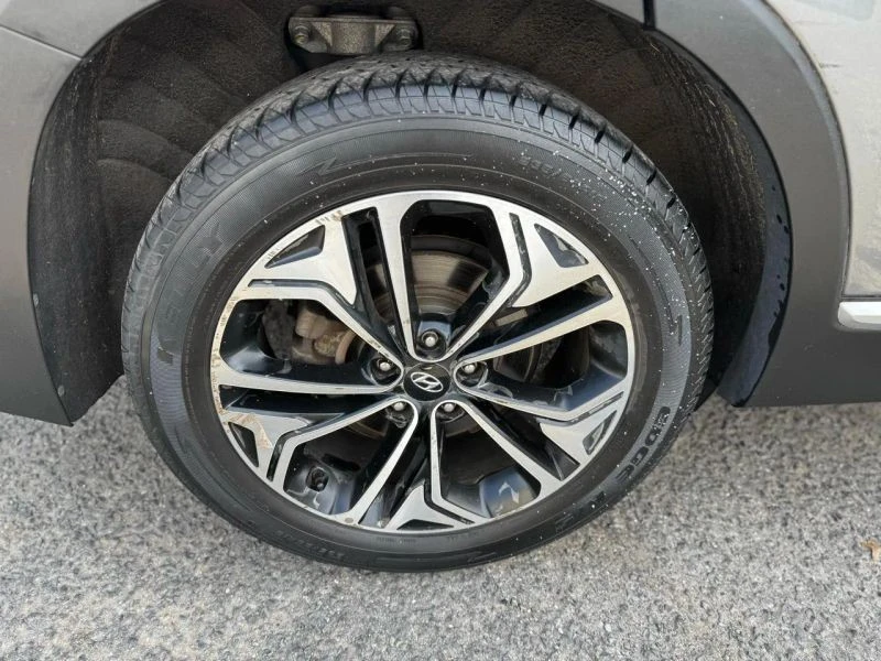 2019 Hyundai Santa Fe - Image 11 of 12
