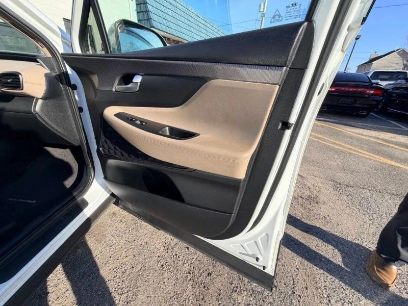 2019 Hyundai Santa Fe - Image 10 of 12