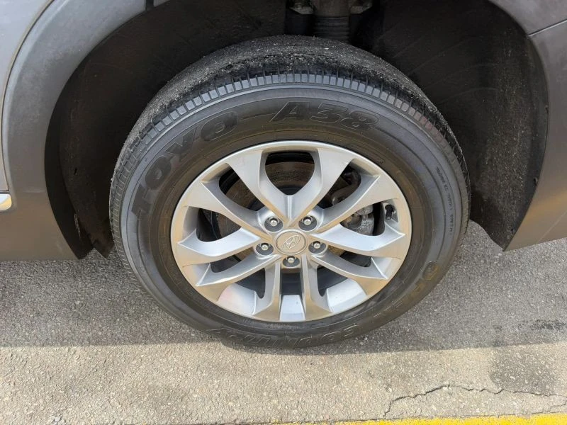 2019 Hyundai Santa Fe - Image 6 of 12