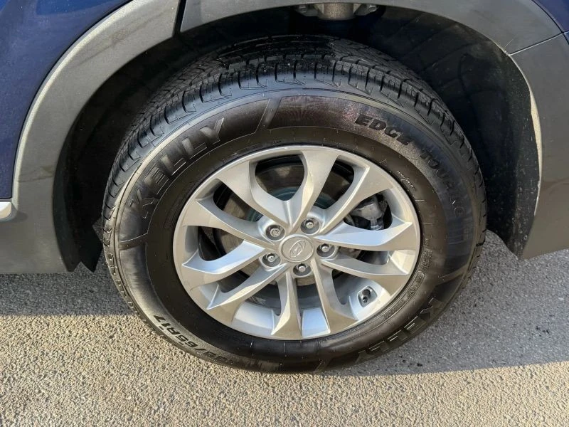 2019 Hyundai Santa Fe - Image 9 of 12
