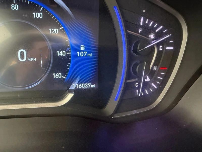 2019 Hyundai Santa Fe - Image 11 of 12