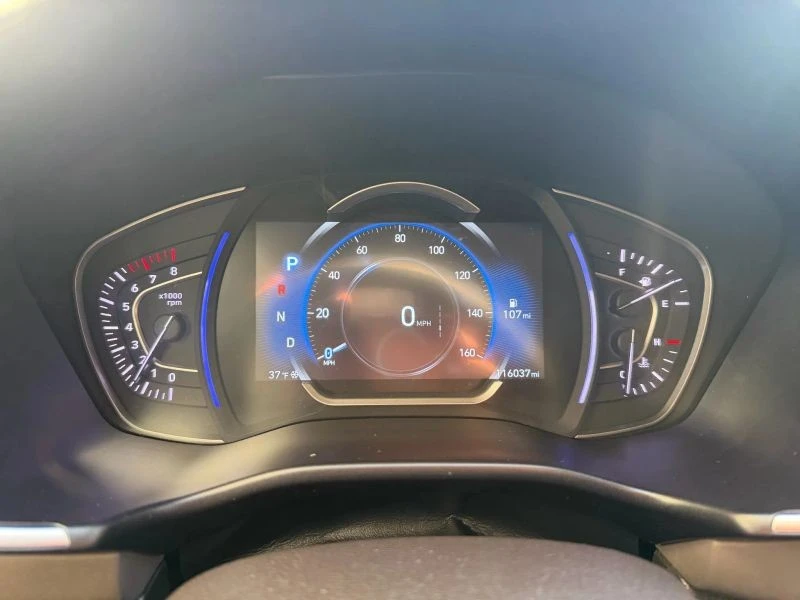 2019 Hyundai Santa Fe - Image 10 of 12