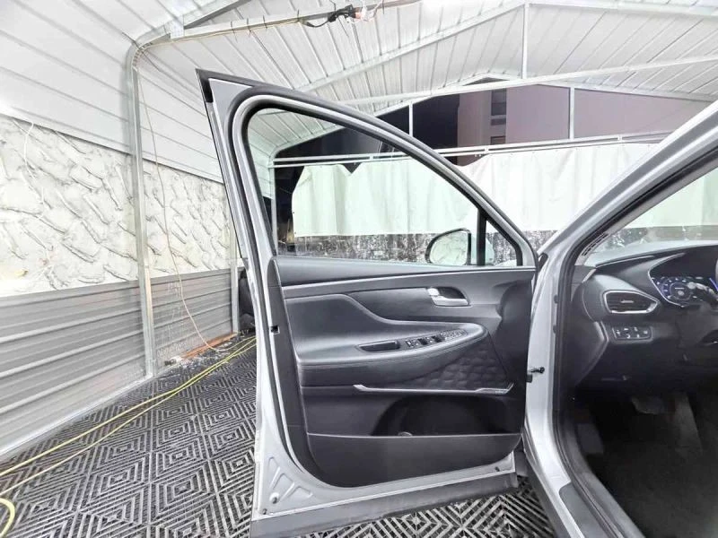 2019 Hyundai Santa Fe - Image 11 of 12