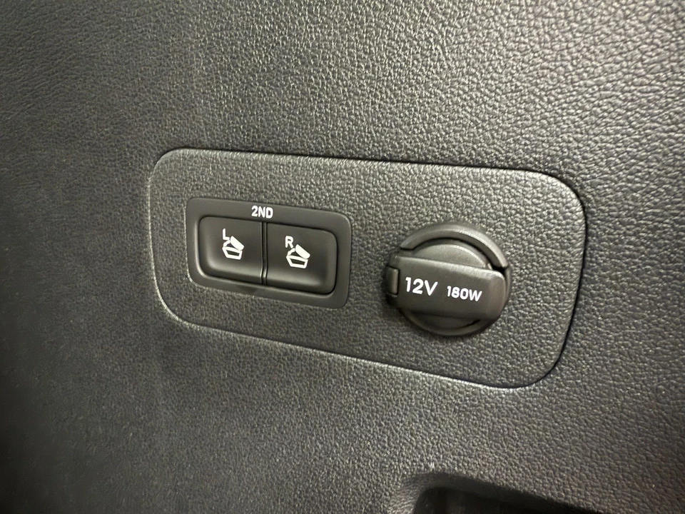 2019 Hyundai Santa Fe - Image 10 of 12