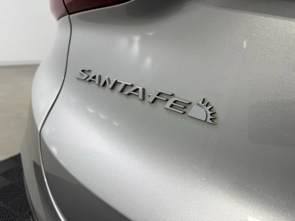 2019 Hyundai Santa Fe - Image 11 of 12
