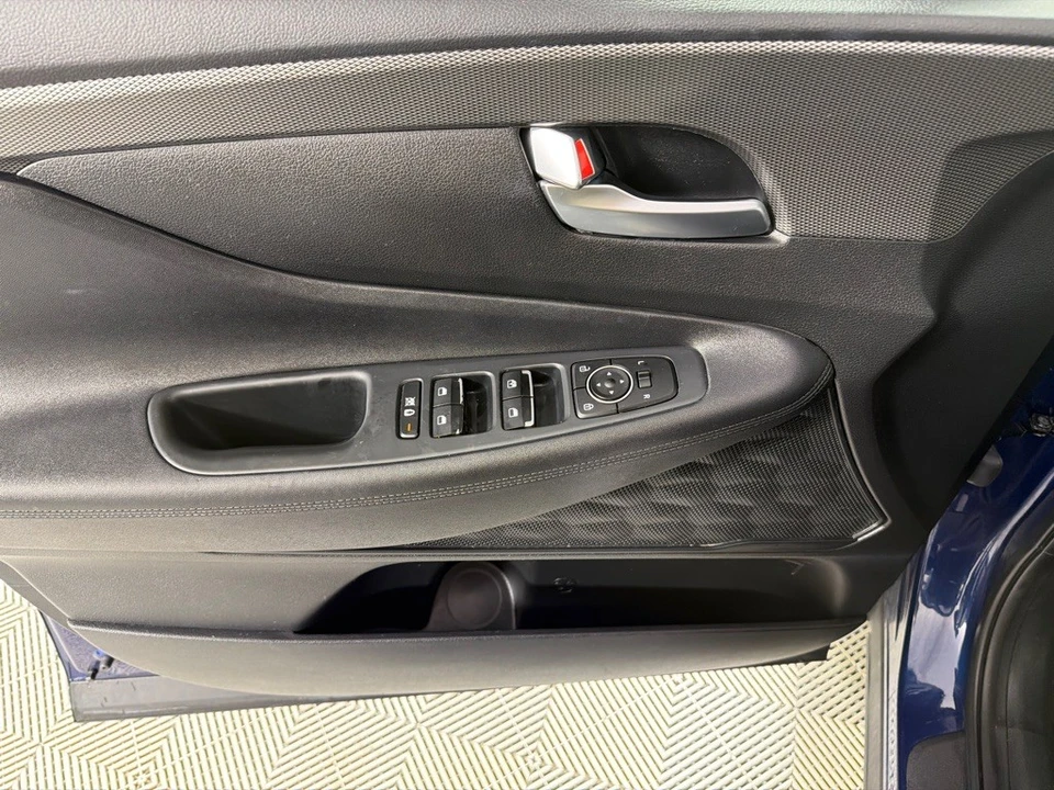 2019 Hyundai Santa Fe - Image 11 of 12