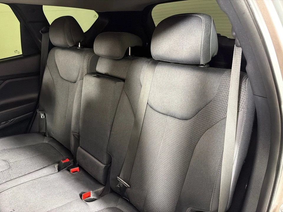2019 Hyundai Santa Fe - Image 18 of 21