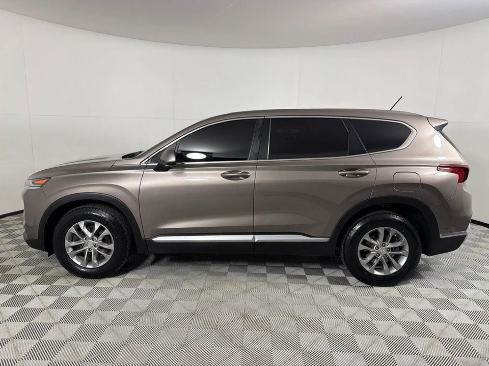 2019 Hyundai Santa Fe - Image 8 of 21