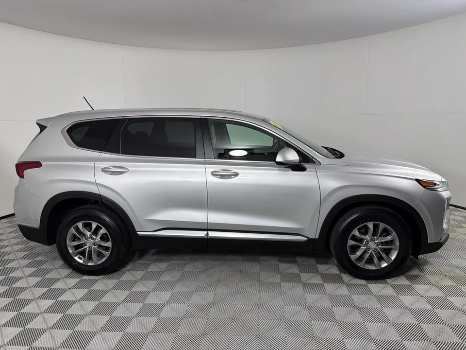 2019 Hyundai Santa Fe - Image 4 of 12