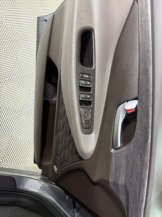 2019 Hyundai Santa Fe - Image 10 of 12