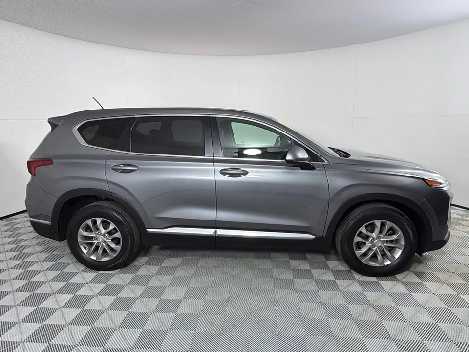 2019 Hyundai Santa Fe - Image 4 of 12