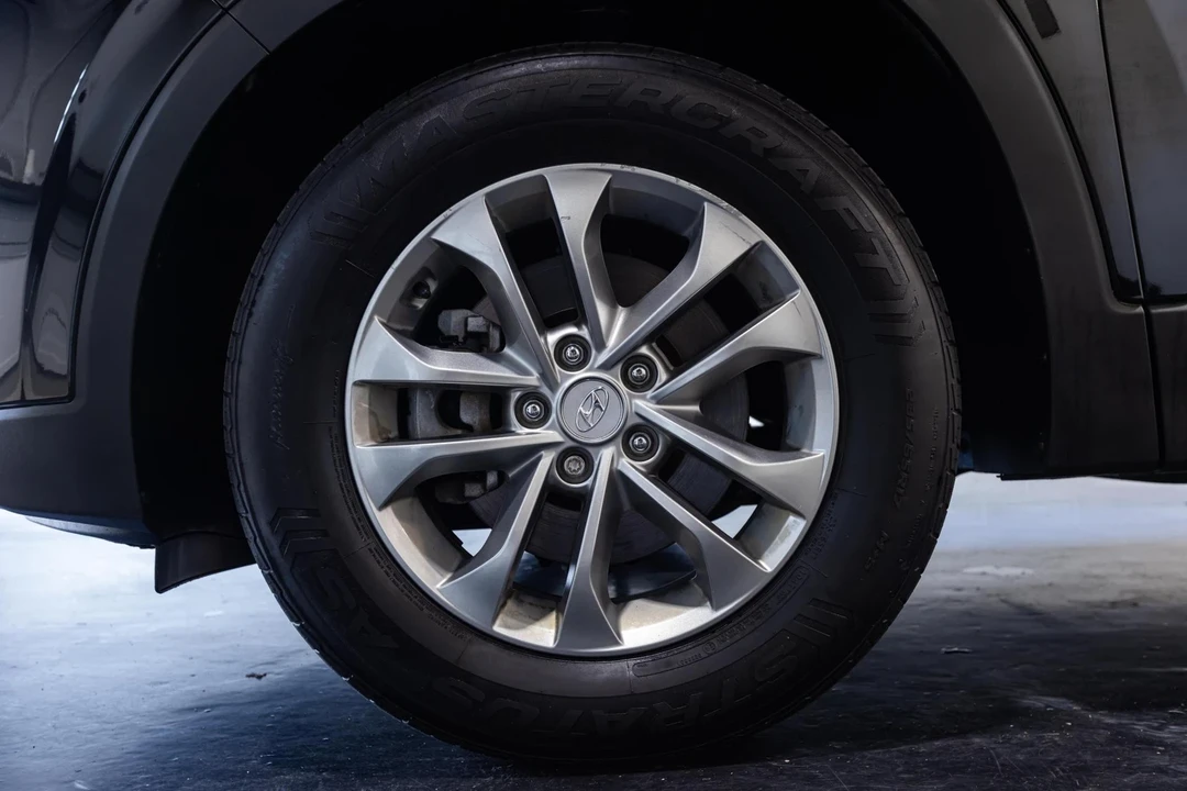 2019 Hyundai Santa Fe - Image 5 of 21