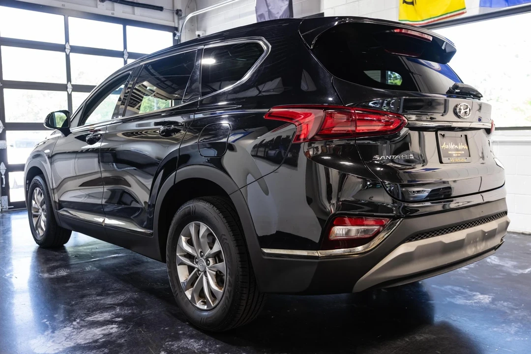 2019 Hyundai Santa Fe - Image 10 of 21