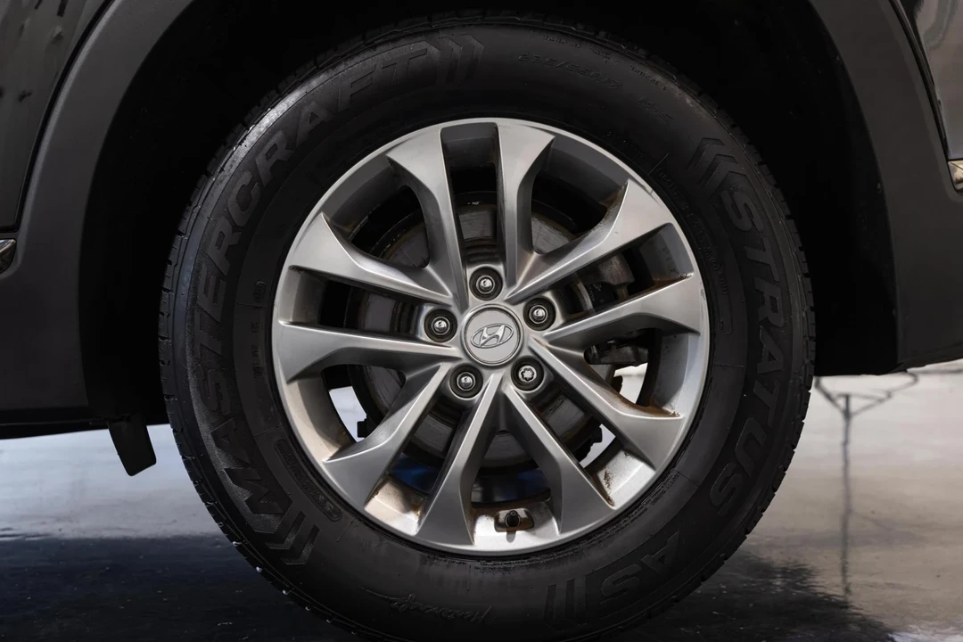 2019 Hyundai Santa Fe - Image 9 of 21