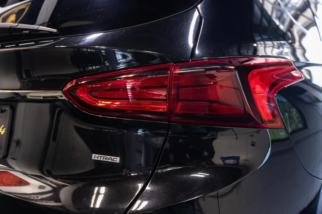 2019 Hyundai Santa Fe - Image 13 of 21