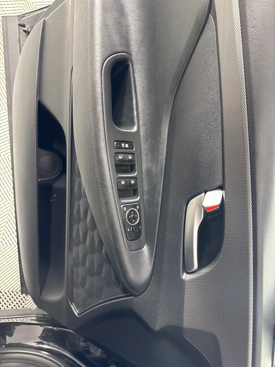 2019 Hyundai Santa Fe - Image 12 of 21