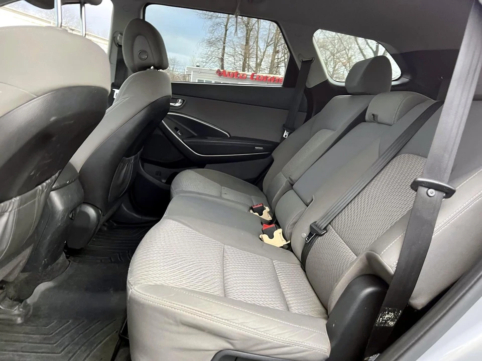 2019 Hyundai Santa Fe - Image 12 of 21