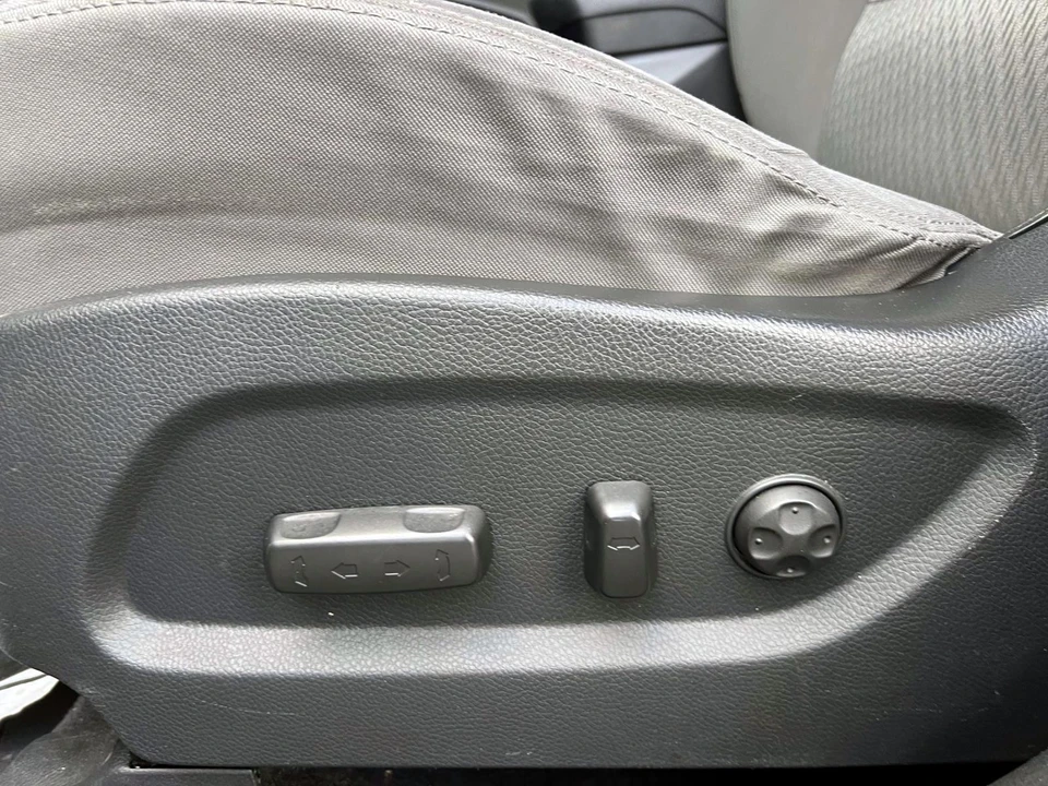 2019 Hyundai Santa Fe - Image 18 of 21