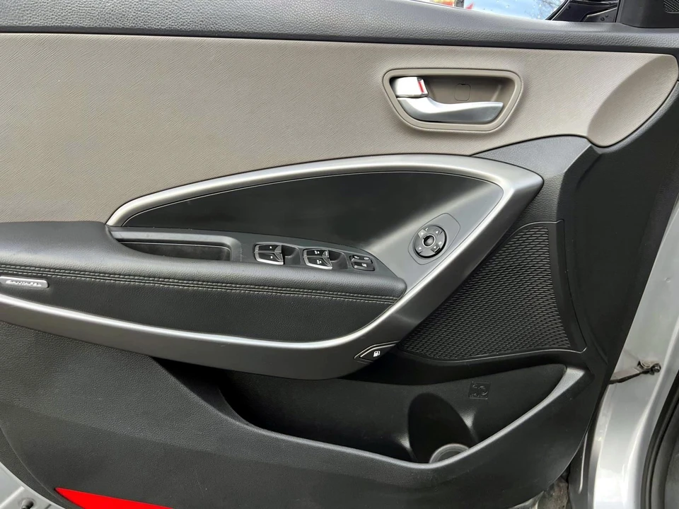 2019 Hyundai Santa Fe - Image 17 of 21