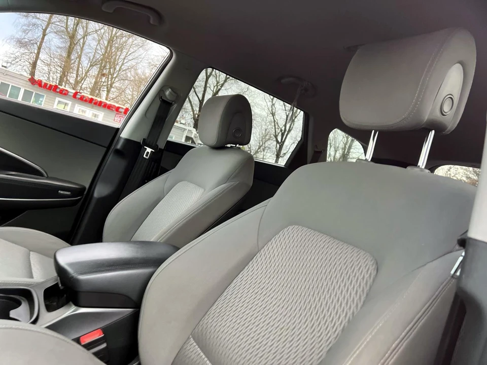2019 Hyundai Santa Fe - Image 9 of 21