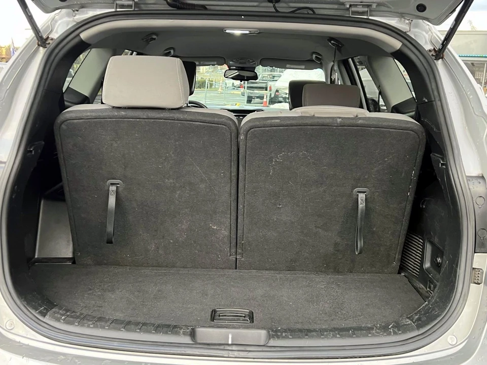 2019 Hyundai Santa Fe - Image 7 of 21