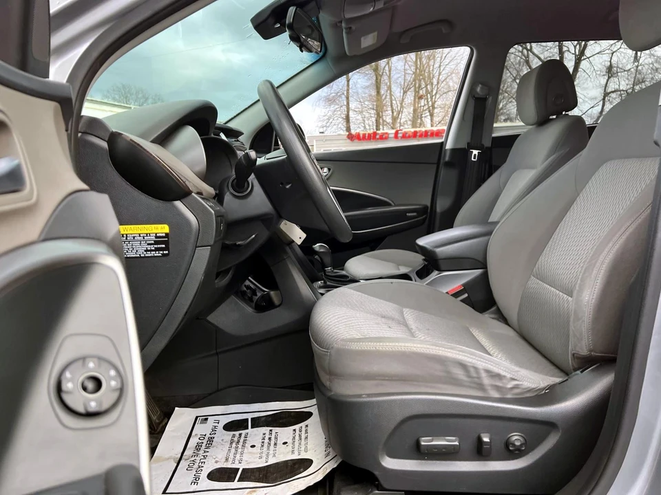 2019 Hyundai Santa Fe - Image 8 of 21