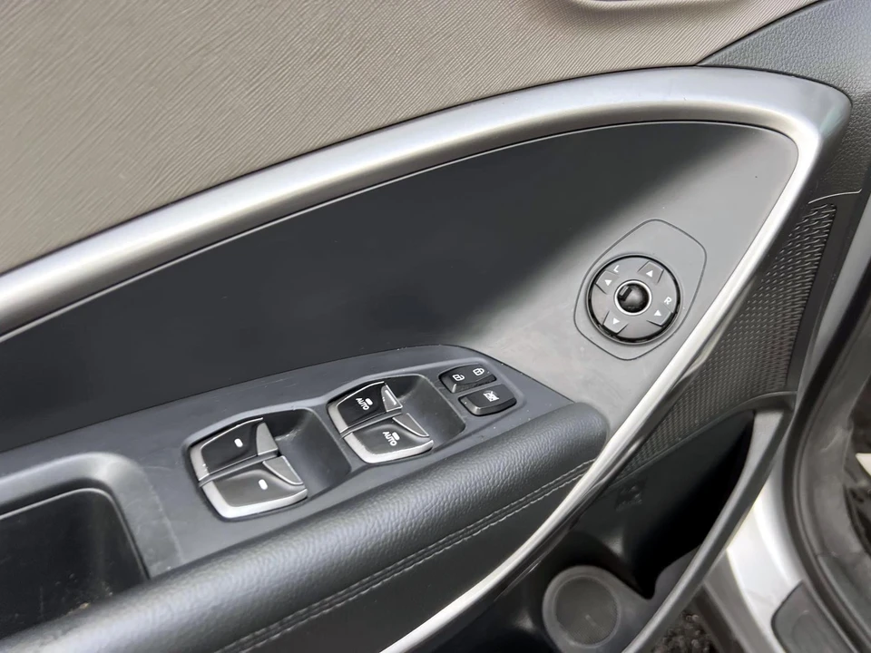 2019 Hyundai Santa Fe - Image 16 of 21