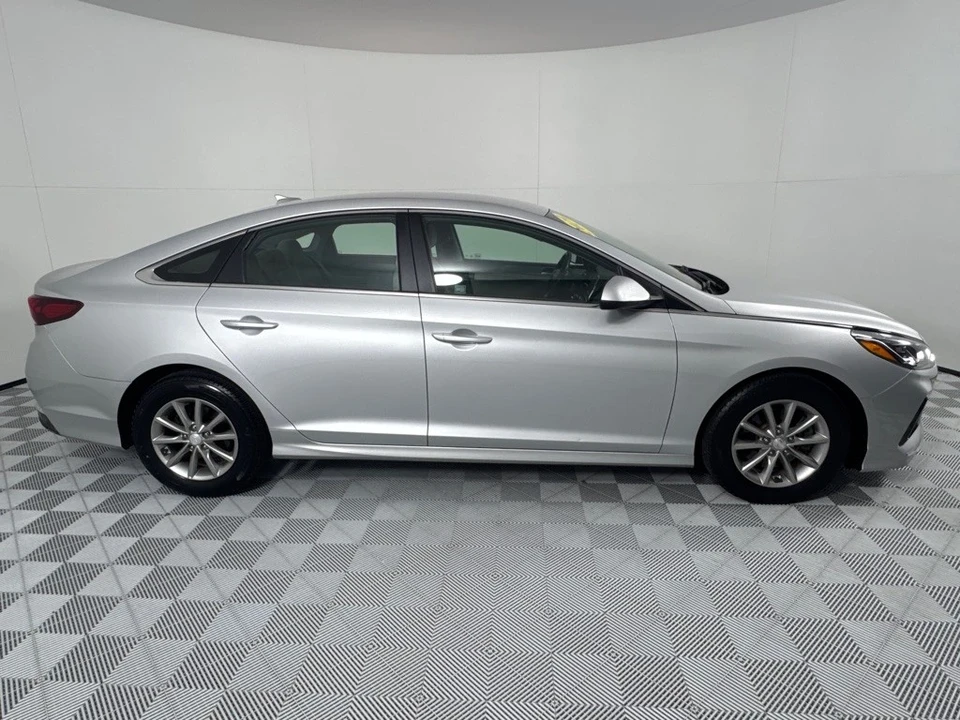 2019 Hyundai Sonata - Image 4 of 12