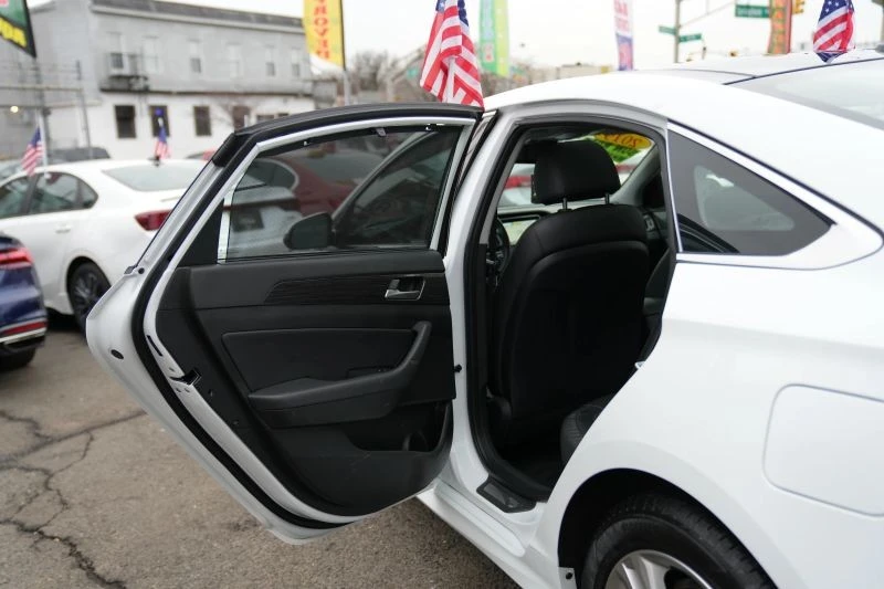 2019 Hyundai Sonata - Image 10 of 12